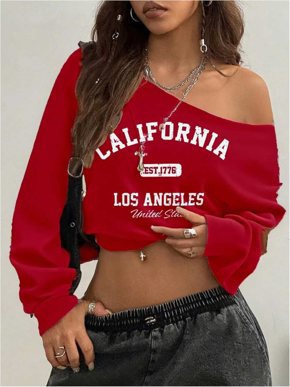 SOLY HUX Women's Off Shoulder Letter Graphic Sweatshirts Long Sleeve Baggy Pullover Streetwear