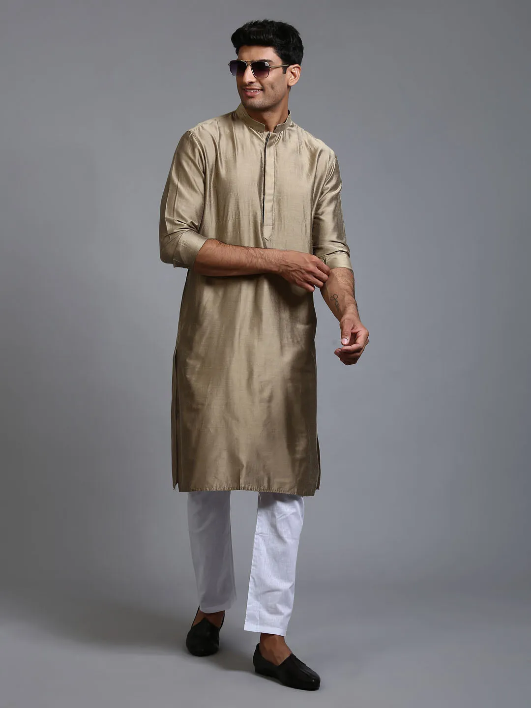 VASTRAMAY Men's Green Cotton Kurta Pyjama