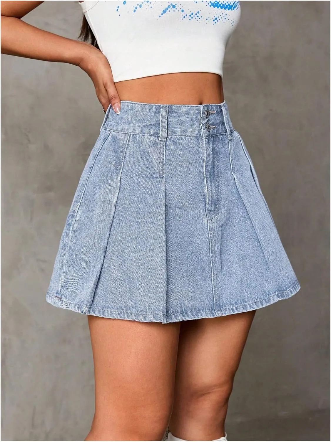 WDIRARA Women's High Waist Button Pleated Hem Skater A Line Streetwear Mini Denim Skirt