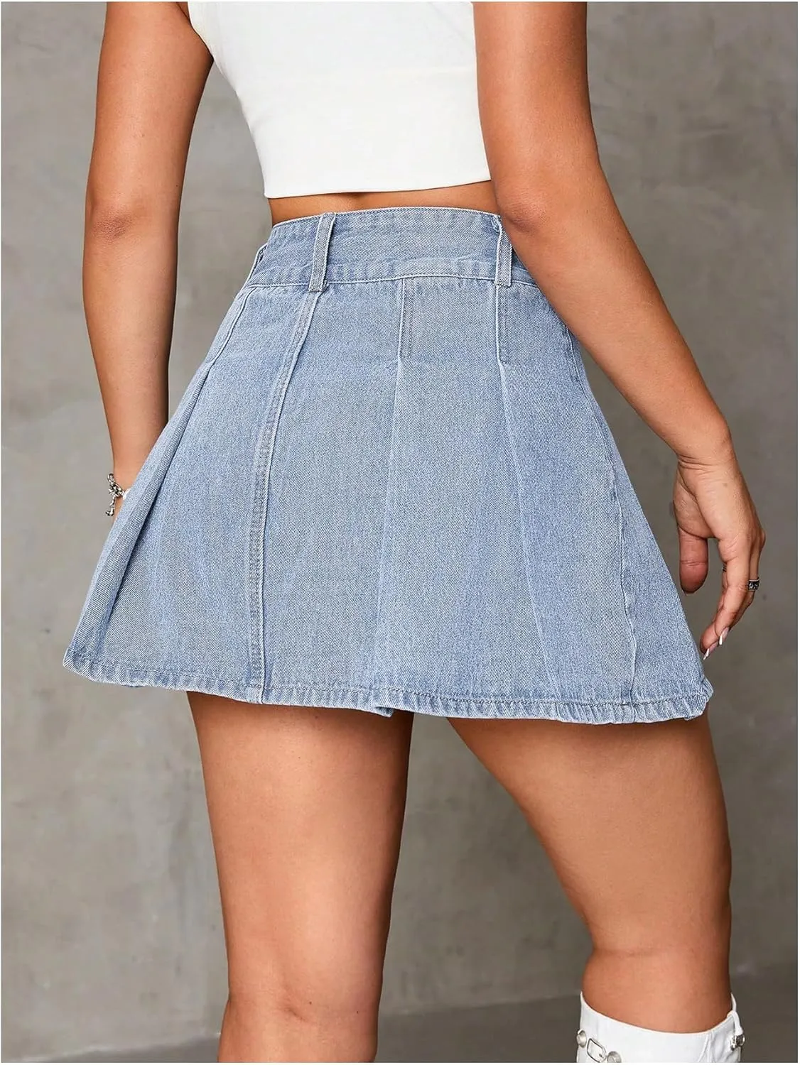 WDIRARA Women's High Waist Button Pleated Hem Skater A Line Streetwear Mini Denim Skirt