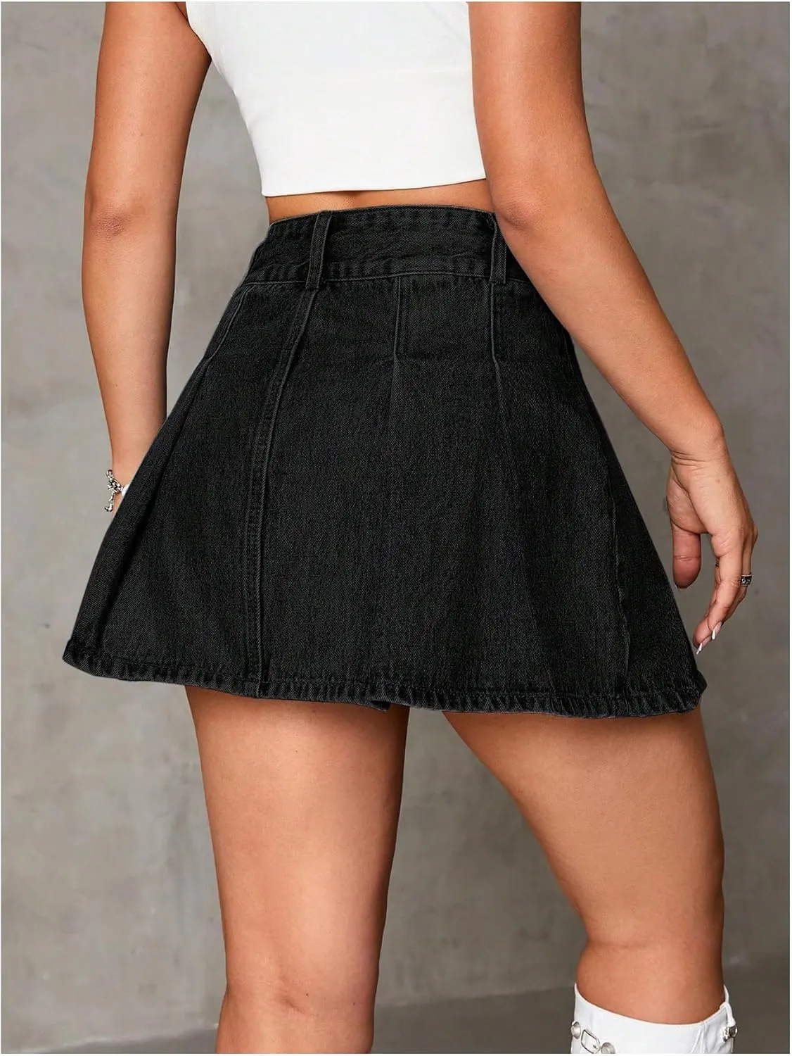 WDIRARA Women's High Waist Button Pleated Hem Skater A Line Streetwear Mini Denim Skirt